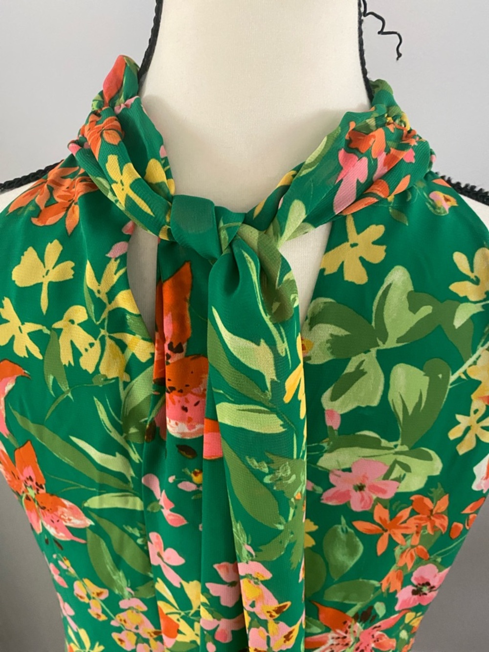 Vince Camuto size 4 high neck sleeveless dress - Picture 5 of 9